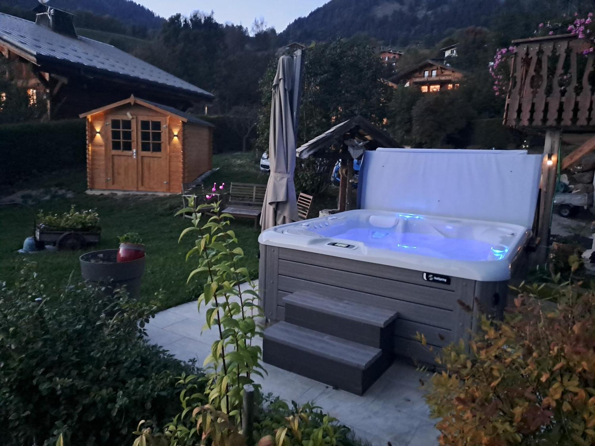A4 Km De Megeve Tres Joli Studio Avec Jacuzzi ,Vue Sur Les Montagnes Au Calme Praz-sur-Arly Εξωτερικό φωτογραφία